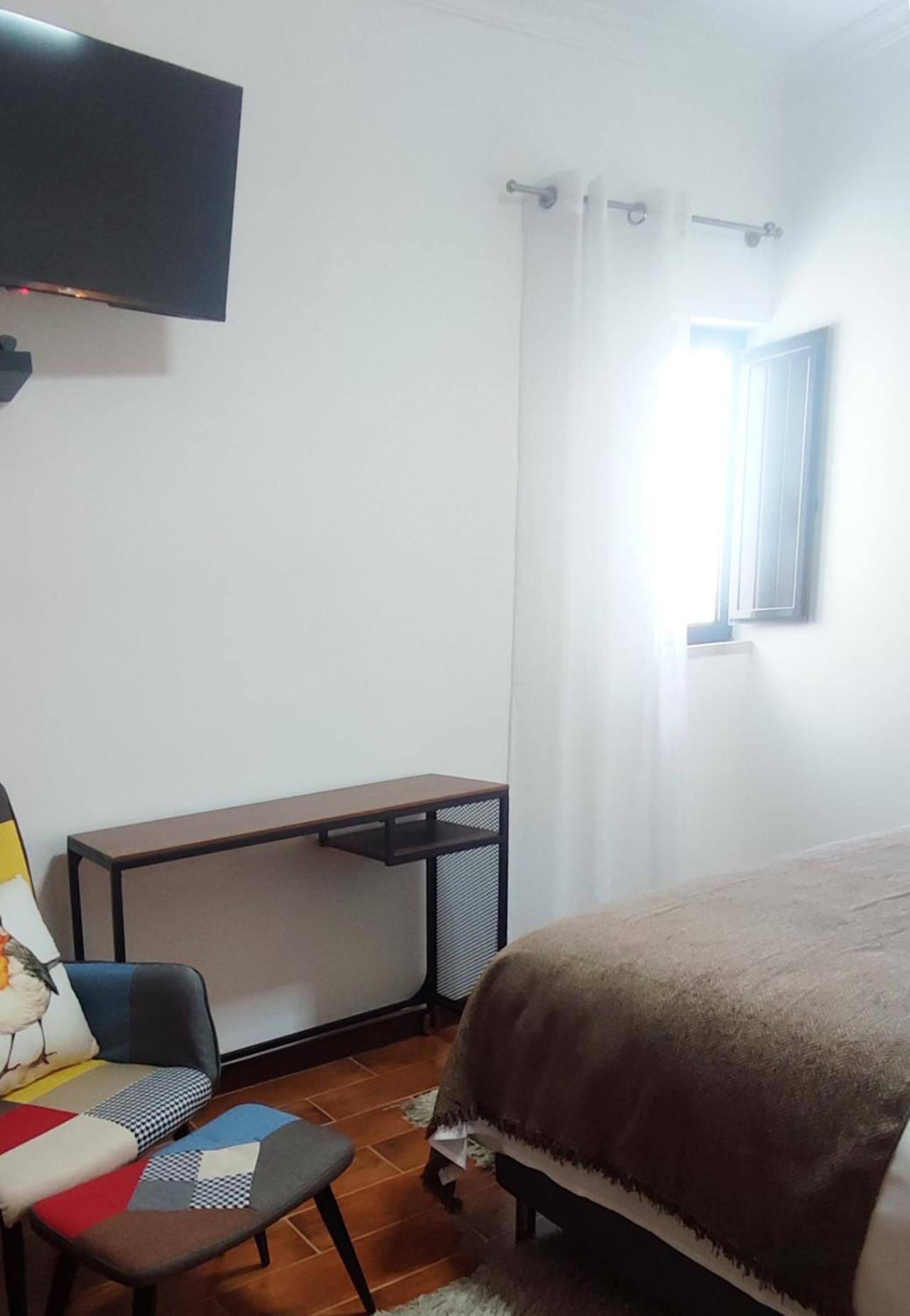R3 - Guesthouse Travessa Da Arieira Aguda (Leiria) Esterno foto