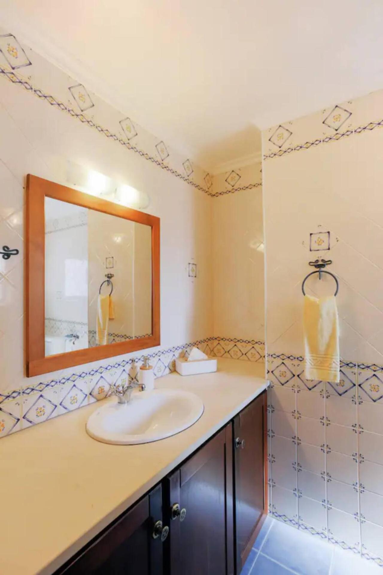 R3 - Guesthouse Travessa Da Arieira Aguda (Leiria) Esterno foto