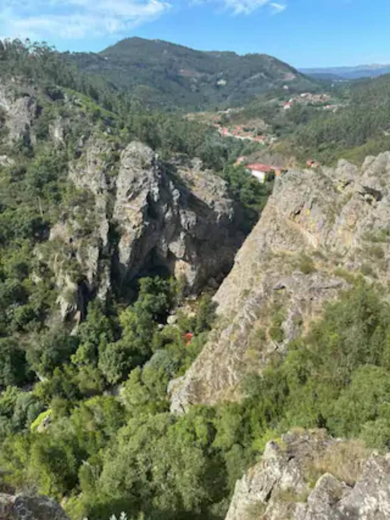 R3 - Guesthouse Travessa Da Arieira Aguda (Leiria) Esterno foto